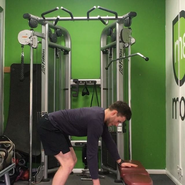 Realised out of all the videos I have posted I don’t think any have been of a single arm dumbbell Row (SA DB Row – for short). Probably the most versatile and reliable upper body pull exercise. Creating a lot of stability in the posterior chain, lumbar spine, and shoulder. As well as obviously strength and hypertrophy around the shoulder/upper back. 💪🏻👍🏻 #easterrehab #strength #fitness #exercise #lifting #personaltrainer #gymfitness