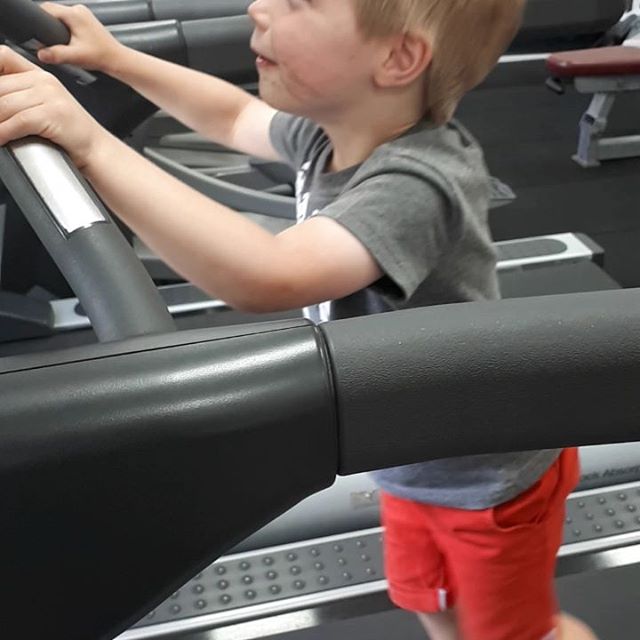 #westartthemyoung #gofaster #treadmill #healthandsafetynightmare #4yearsold #responsibleadultspresent #kidsfitness #reallyexercise #nextgbathlete #athleteinthemaking