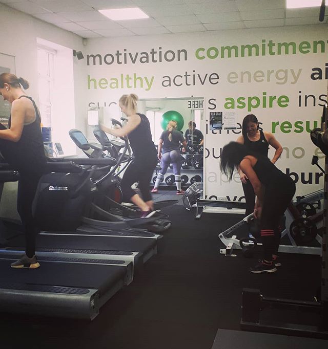 All the girls today!! Ladies that lunch! #ladiesthatlunch #noboysallowed #girlpower #womenwholift #lunchtimeweights #lunchtimegym #wherearealltheboys #motive8north #leedsgym #gymlife #gymmembers